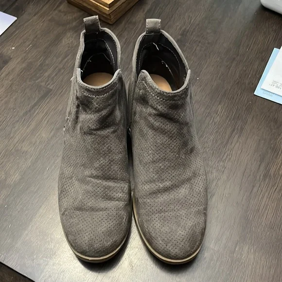 Gray boots, size 8.5 - Picture 2 of 4